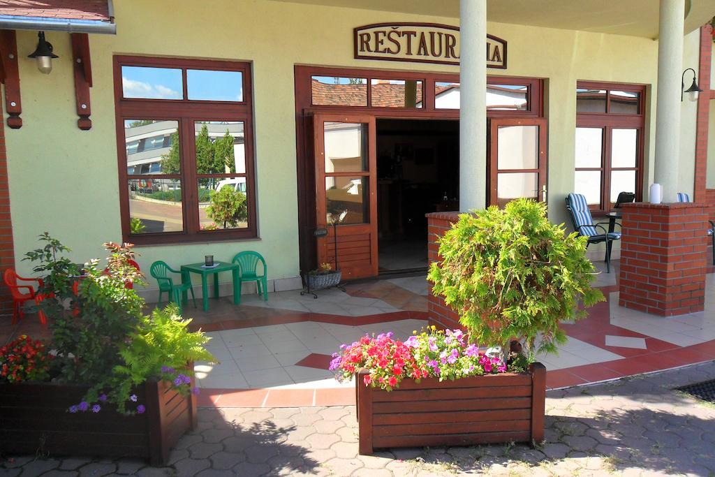 Hotel St.Florian Štúrovo Kültér fotó