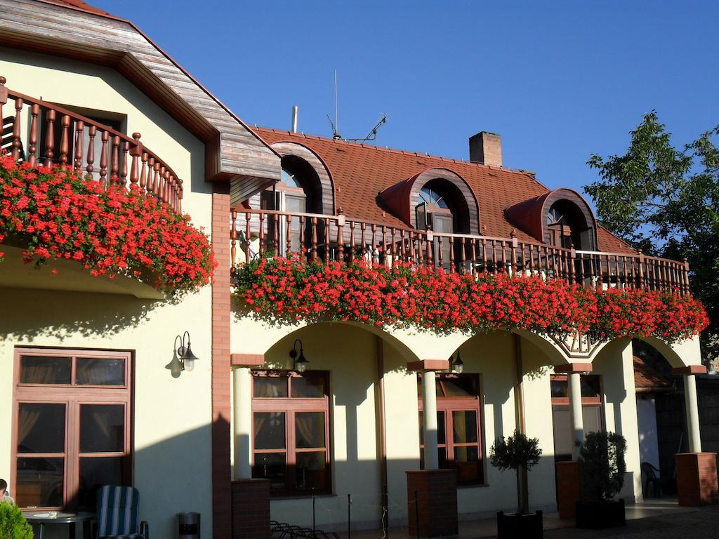 Hotel St.Florian Štúrovo Kültér fotó